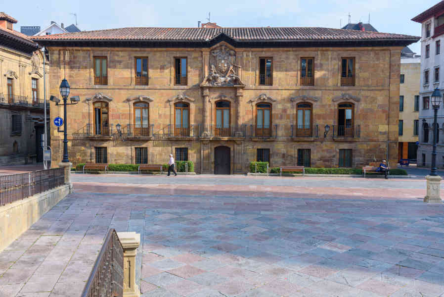 Oviedo 037 - palacio de Valdecarzana-Heredia.jpg